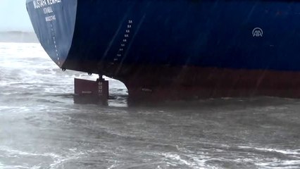 Dörtyol'da kargo gemisi karaya oturdu - HATAY