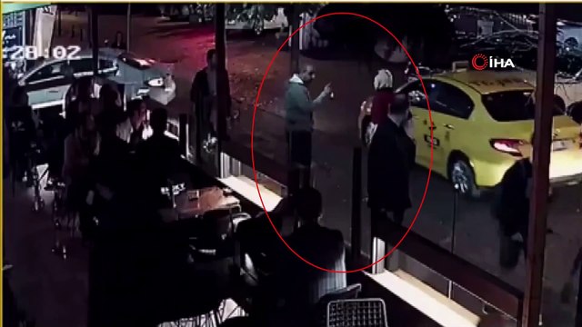 Beşiktaş'ta başörtülü öğretmene saldırdığı iddiasıyla 4 yıla kadar hapis istemiyle yargılanan Berrak Karaoğlu'nun tahliyesine karar verildi.