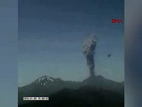 Şili'de yanardağda patlama