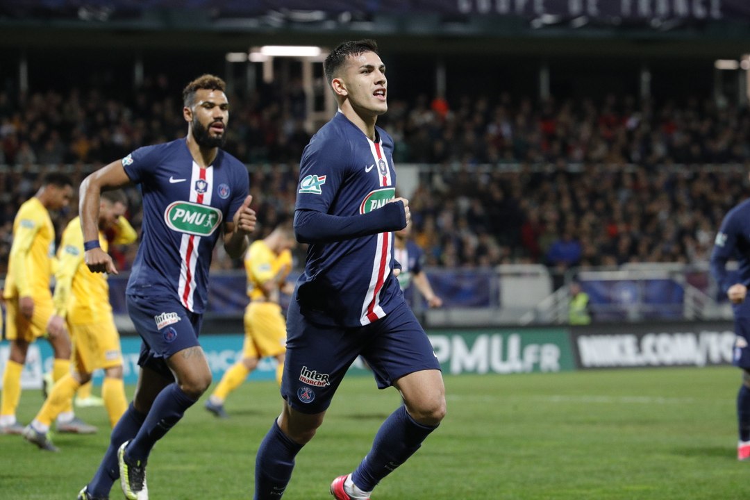 Inside: Pau v Paris Saint-Germain