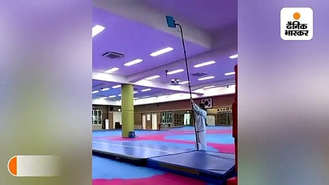 21 साल के ताईक्वांडो खिलाड़ी ने हवा में उछलकर 14 फीट ऊंचाई पर किक लगाई, वीडियो वायरल