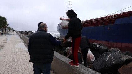 Dörtyol'da kargo gemisi karaya oturdu (5)