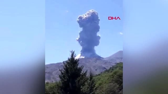 Şili'de yanardağda patlama