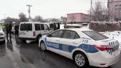 "Dur" ihtarına uymayan şüpheliler otomobilin lastiklerine ateş edilerek yakalandı