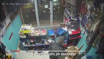 Report TV - Fier, 26-vjeçari hyn në dyqanin pa zot me derën hapur dhe merr portofolin