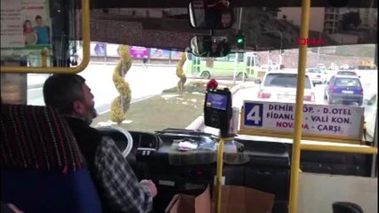 Tokat yolcularını güler yüzle karşılayan şoföre ödül