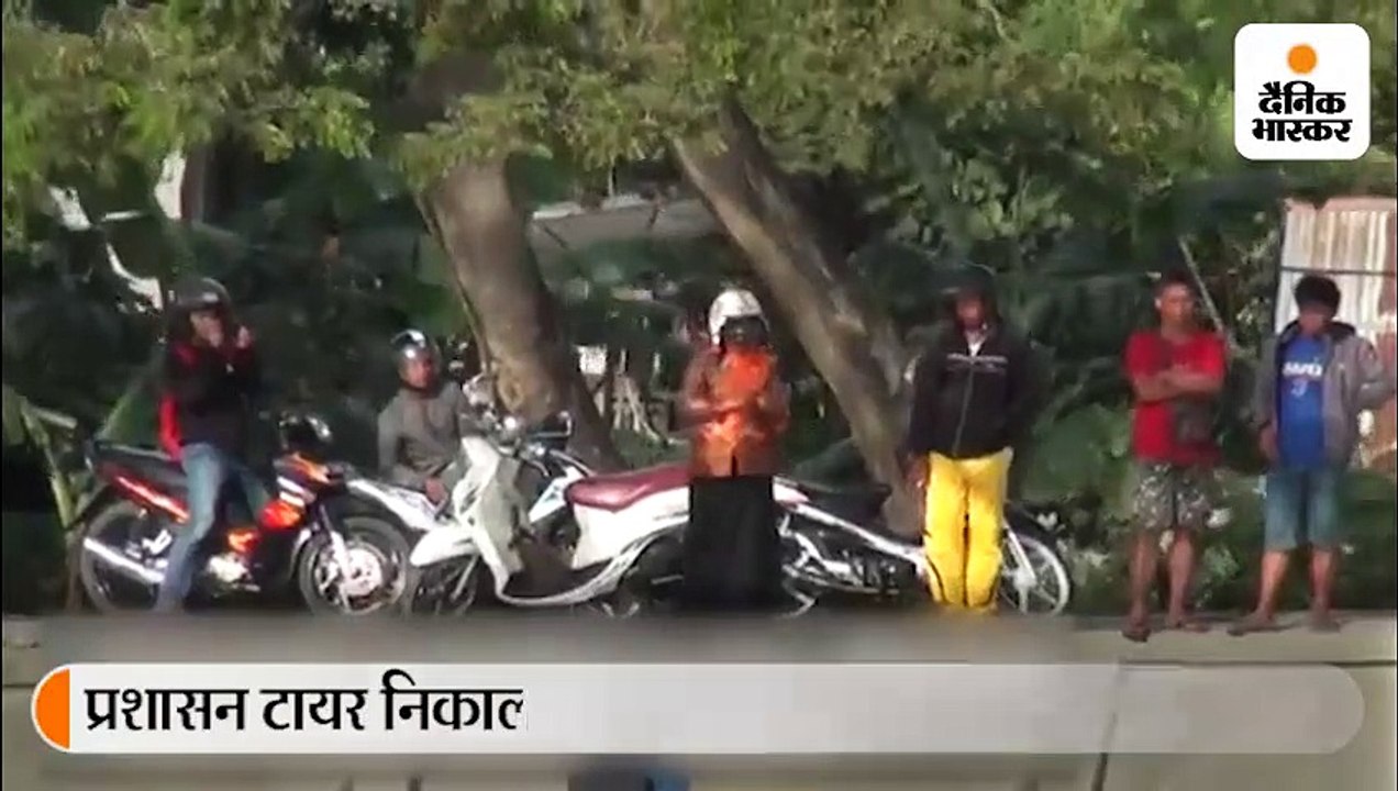 4 साल से 13 फीट लंबे मगरमच्छ के गले में टायर फंसा