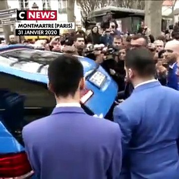 Plusieurs centaines de personnes, dont Brigitte Macron, Claude Lelouch et Anny Duperey, étaient présentes dans l'église Saint-Jean de Montmartre pour les obsèques de Michou - VIDEO