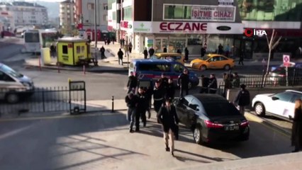 Silah zoruyla bir kişiye 20 bin liralık senet imzalatan şüpheliler adliyeye sevk edildi