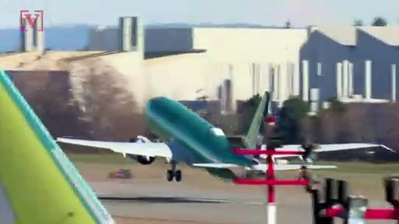 Boeing Sued by Flight Attendants Over Claims of ‘Design Flaw’ That Allows Toxic Air Into Cabin