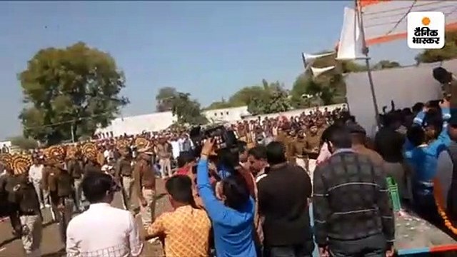 पंचतत्व में विलीन हुए विधायक ऊंटवाल, दो किमी लंबी अंतिम यात्रा में हजारों लोग हुए शामिल