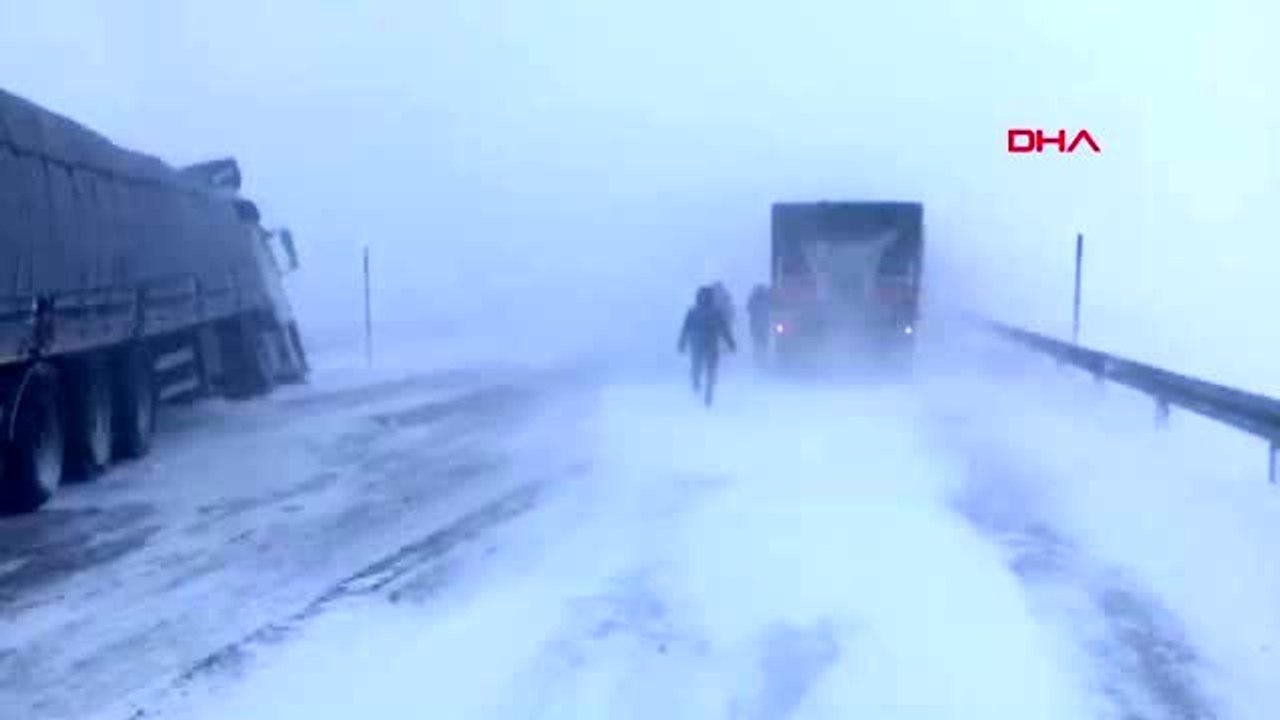 Sivas tipi nedeniyle sivas-malatya karayolu ulaşıma kapandı-1