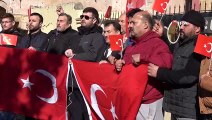 Türk Bayrağını Yırtan Yunan Vekile Kilise Önünde Sert Tepki