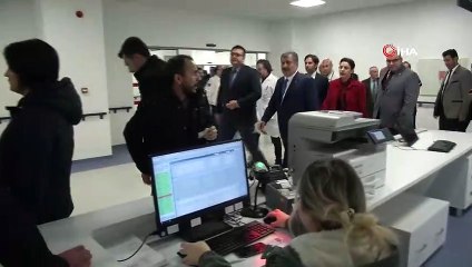 Bakan Koca, Ankara Şehir Hastanesi'nde izolasyon odalarını inceledi