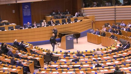 Brexit Party MEPs told off as they wave Union Flags in EU Parliament