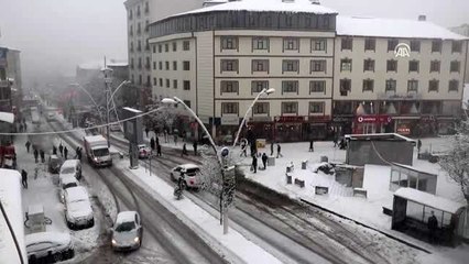 Kar yağışı ulaşımı aksattı (2)