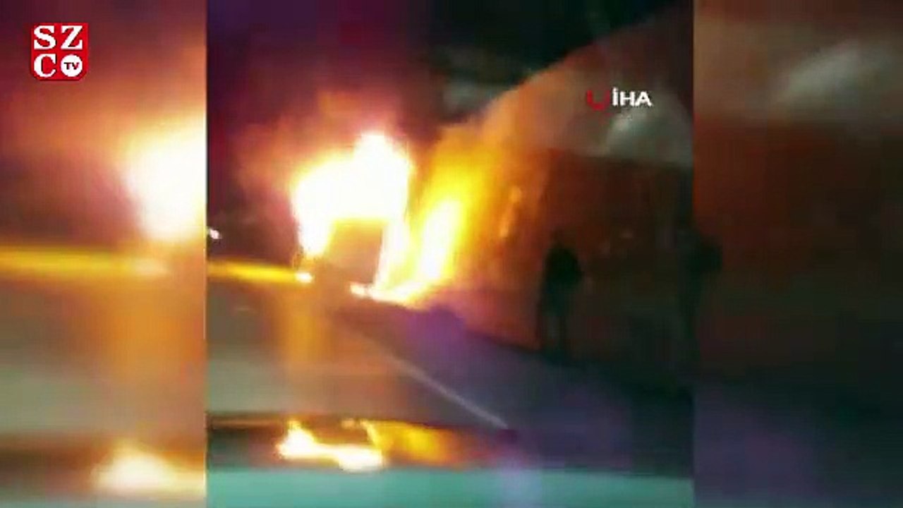 İstanbul'da minibüs alev alev yandı