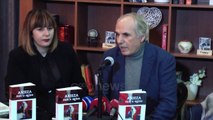 Ora News - Preç Zogaj prezanton romanin në Durrës: Kur lexojmë kërkojmë lumturinë
