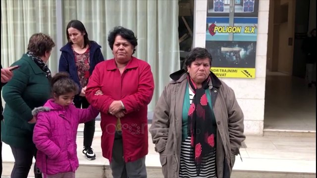 Ora News - Të pastrehët nuk lirojnë hotelet në Shëngjin: S’kemi ku të shkojmë