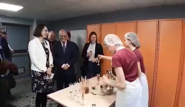 Deux cocktails sans alcool créés spécialement pour les ministres Désir et Crucke