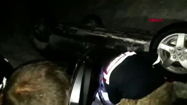 Otomobil şarampole yuvarlandı, aile yaralandı