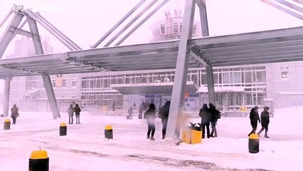 شاهد: إعصار ثلجي يعصف بجزيرة سخالين الروسية