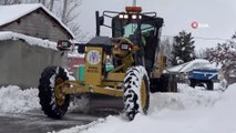 Erzincan'da kar ve tipiden kapanan yollar açılıyor