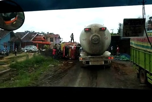 Kecelakaan Lalu Lintas di Jalan Lintas Jambi - Palembang