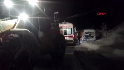 Van büyük şehir belediyesi karla mücadele ekiplerinin hasta kurtarma çalışması