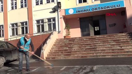 Avcılar'da hükümlüler yarıyıl tatilinde 4 katlı okulu boyadı