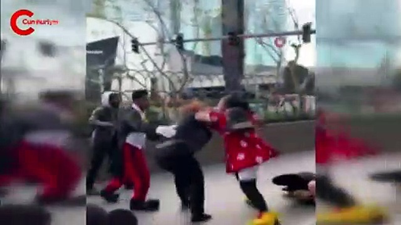 Güvenlik görevlisini dövdü..."Ben senin bildiğin kadınlardan değilim"