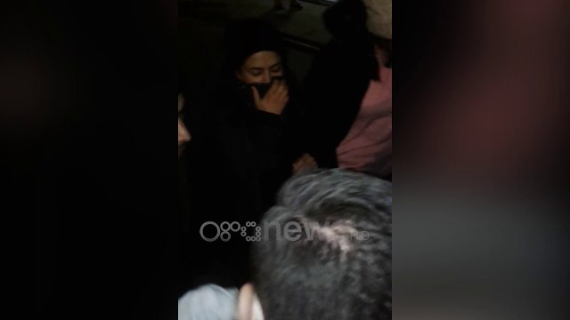 Ora News - Moti i keq/ Shpëtohet skafi me 18 klandestinë në Durrës, do të shkonin drejt Italisë