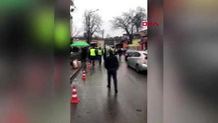Kiev'de polis cami girişinde kimlik kontrolü yaptı çok sayıda gözaltı