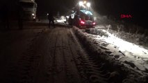 Mardin derik'te karda mahsur kalanları belediye ekipleri kurtardı