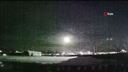 - Rusya'da meteor roket şeklinde düştü