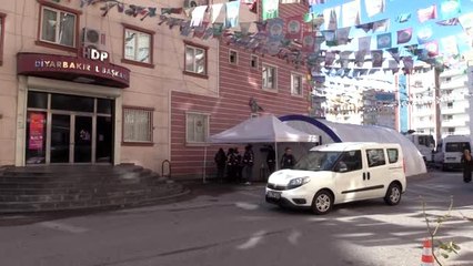 Diyarbakır annelerinin oturma eylemine bir aile daha katıldı