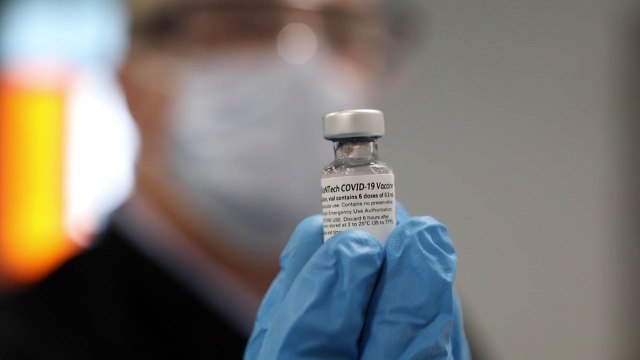 Campanha misteriosa para desacreditar vacina da Pfizer