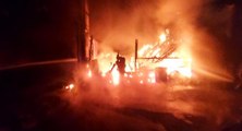 İşçilerin kaldığı lojmanda çıkan yangın kereste fabrikasına sıçradı, fabrika alev alev yandı