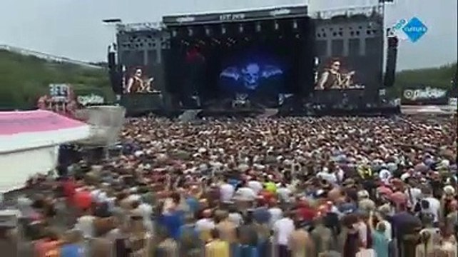 Avenged Sevenfold - Hail to the king ( live at Pinkpop )