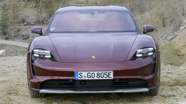 The new Porsche Taycan 4 Cross Turismo Design in Cherry