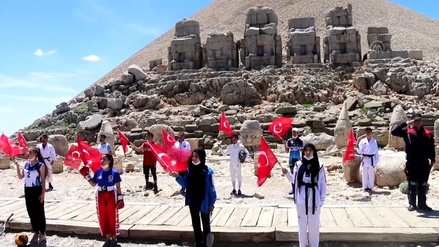 ADIYAMAN - 19 Mayıs Atatürk'ü Anma, Gençlik ve Spor Bayramı Nemrut Dağı zirvesinde kutlandı
