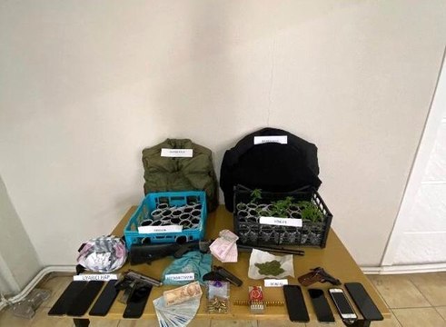 Son dakika haber... Jandarmadan uyuşturucu tacirlerine şafak operasyonu: 9 gözaltı