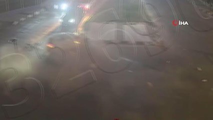 Son dakika haberleri: Manisa'da iki otomobilin çarpıştığı kaza kamerada