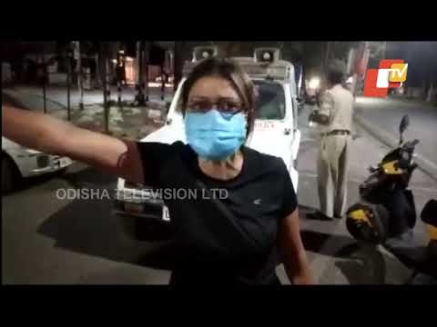 Woman Misbehaves Police Violating Covid Restrictions In Bihar