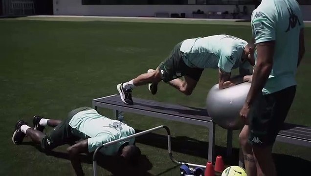 Finger Training Club: así entrenan los jugadores del Betis... para jugar a la PlayStation