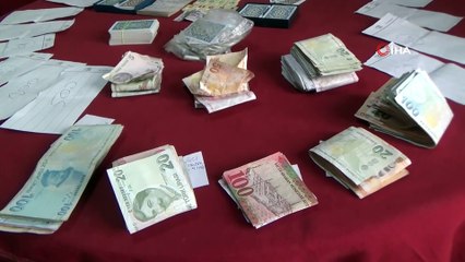 Kumar oynarken basılan 14 kişi mutfak penceresinden kaçıp çatıya çıktı