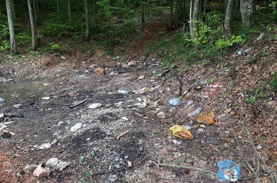 KARTEPE'DE KARLAR ERİYİNCE ÇÖPLER ORTAYA ÇIKTI