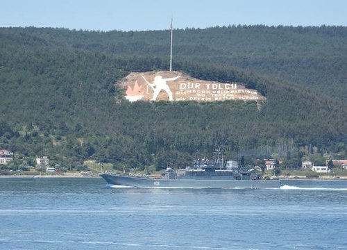 Son dakika haber | RUS SAVAŞ GEMİSİ ÇANAKKALE BOĞAZI'NDAN GEÇTİ