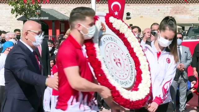 İSTANBUL - 19 Mayıs Atatürk'ü Anma, Gençlik ve Spor Bayramı kutlanıyor