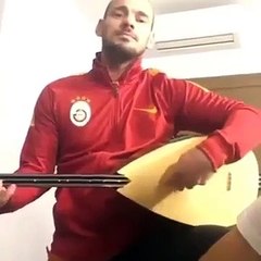 Sneijder bağlama çaldı! Dinleyenler mest oldu